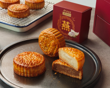 Bird&rsquo;s Nest Mooncakes